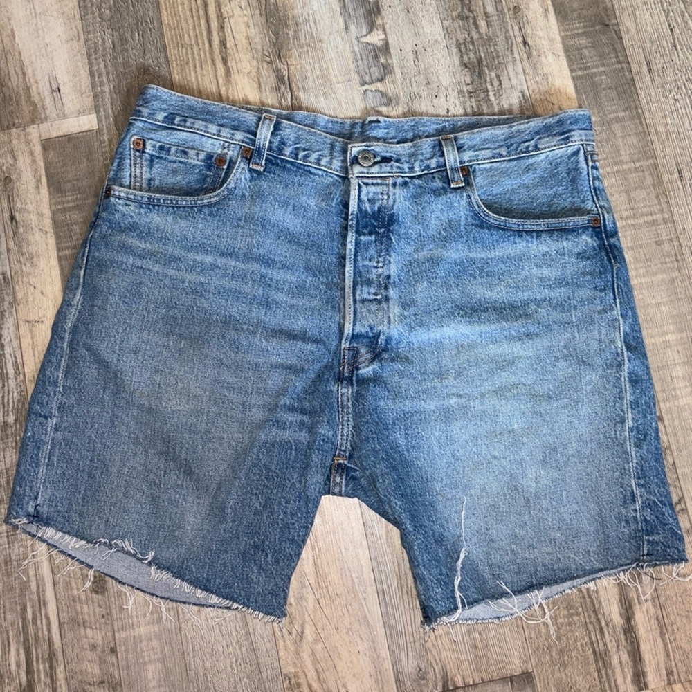 Men’s Levi’s 501 blue denim shorts